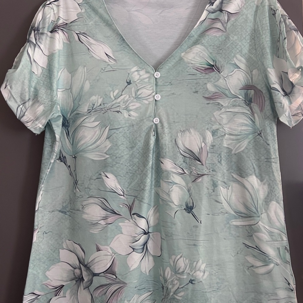 Women’s Pullover Top Green Floral Size XL NWOT - Picture 2 of 8